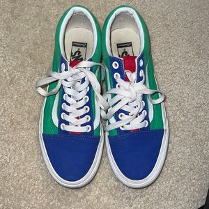 Platform Yacht Club Vans